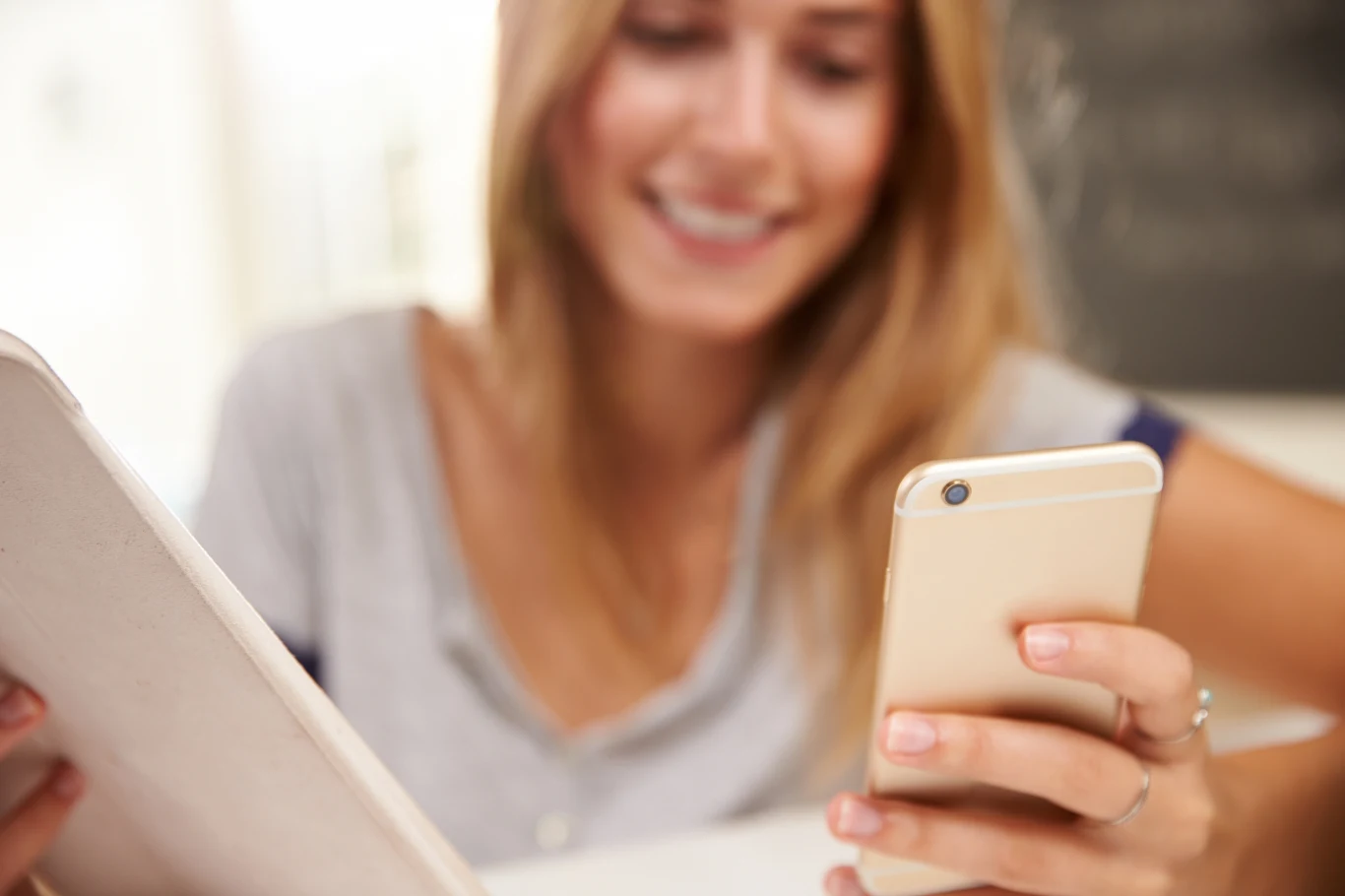 Udostępnianie internetu z telefonu do komputera może okazać się świetnym rozwiązaniem w kryzysowych sytuacjach związanych z brakiem lub awarią Wi-Fi Udostępnianie internetu z telefonu do komputera może okazać się świetnym rozwiązaniem w kryzysowych sytuacjach związanych z brakiem lub awarią Wi-Fi