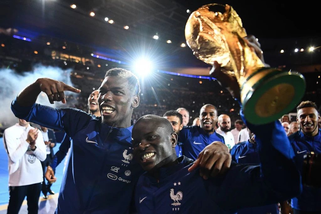 N'Golo Kante z Pucharem Świata N'Golo Kante z Pucharem Świata