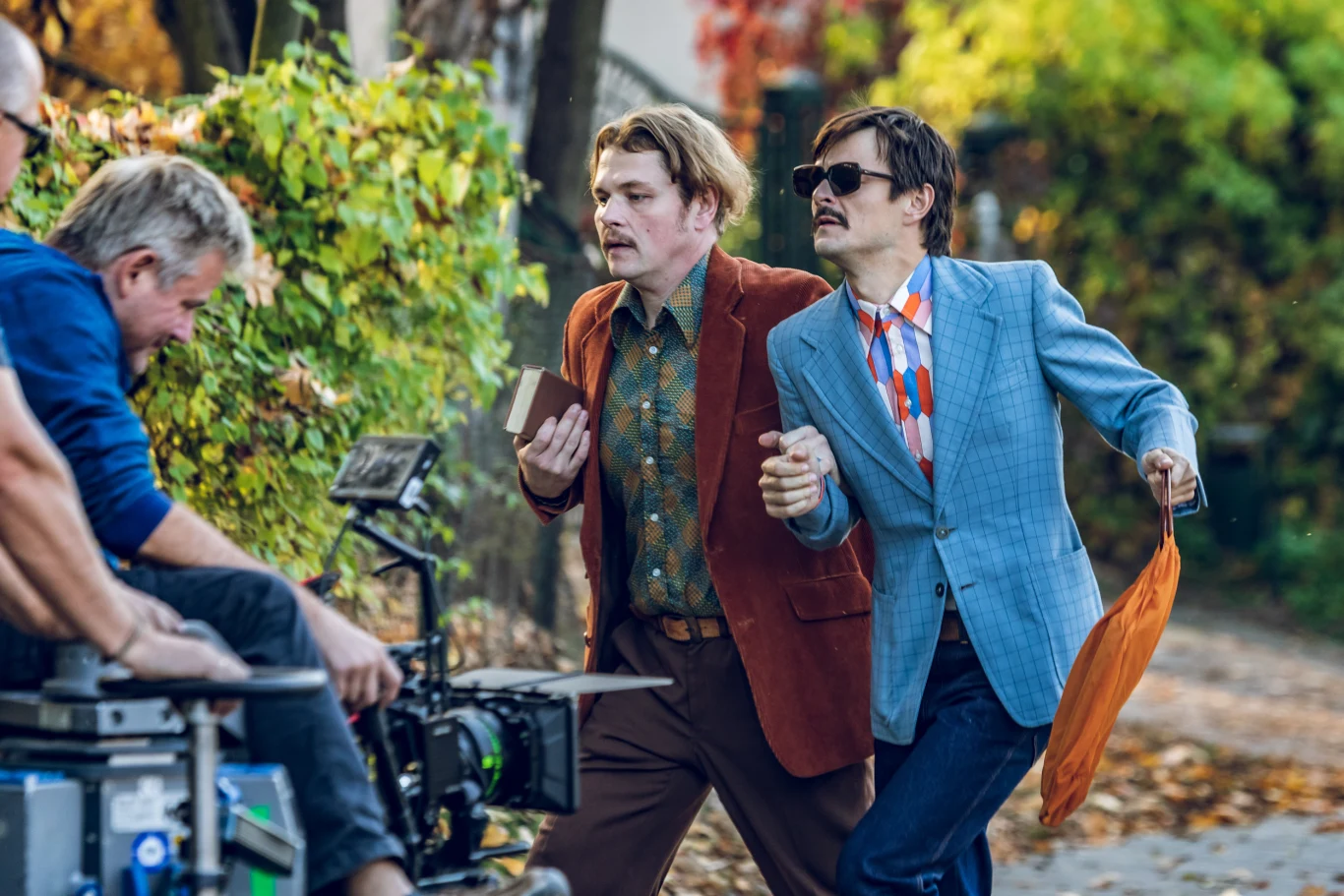 12 października 2018 roku pod Krakowem rozpoczęły się zdjęcia do filmu Macieja Pieprzycy "Ikar. Legenda Mietka Kosza". 17 października ekipa pojawiła się na ulicy Parkowej w Krakowie, która "grała" francuskie Montreux. Tytułową rolę, niewidomego pianisty Mieczysława Kosza, gra Dawid Ogrodnik. Film ma trafić na ekrany kin w 2019 roku.

Na zdjęciu: Dawid Ogrodnik i Michał Filipiak na planie filmu "Ikar. Legenda Mietka Kosza" / KBF