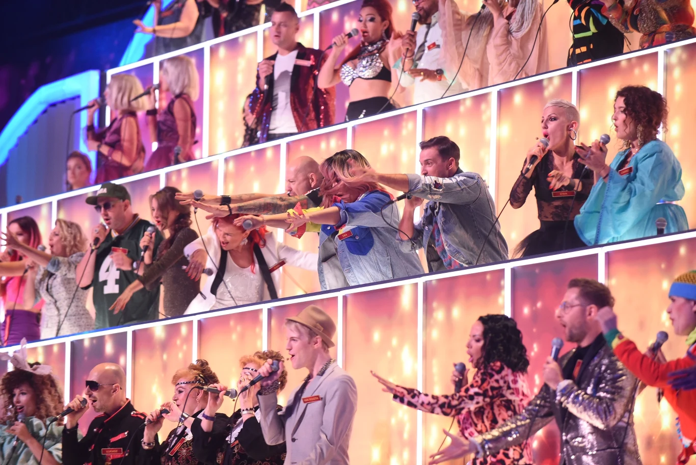 Jurorzy w przedostatnim odcinku "Śpiewajmy razem. All Together Now". Kto ich poderwał z miejsc?