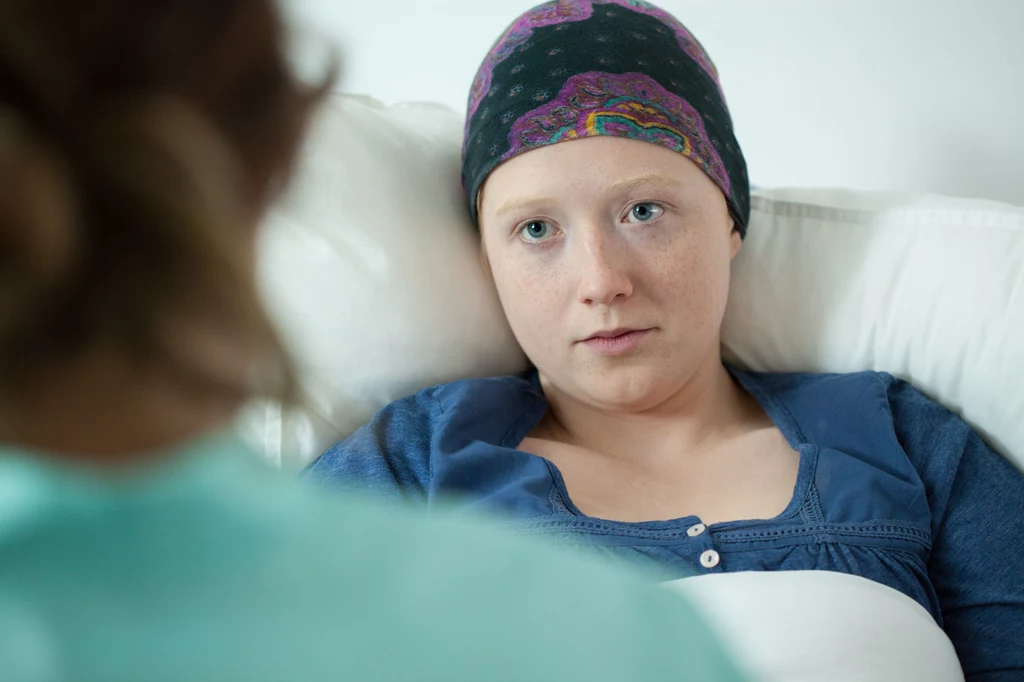 Chemioterapia niszczy mieszki włosowe. Skóra głowy może boleć Chemioterapia niszczy mieszki włosowe. Skóra głowy może boleć