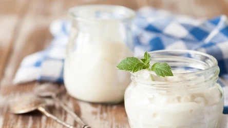 Co warto dodać do kefiru, aby jeszcze lepiej wpłynął na nasz organizm?