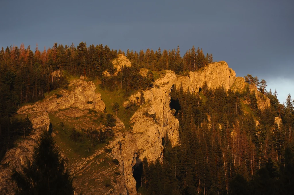 Nagrodą za wędrówkę jest niezapomniany widok na jesienne Tatry