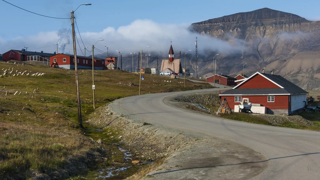 W tym norweskim miasteczku można nosić broń, ale nie wolno... umierać