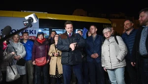 Kandydat Koalicji Obywatelskiej na prezydenta stolicy, poseł PO Rafał Trzaskowski (C) podczas inauguracji akcji "24 godziny dla Warszawy"