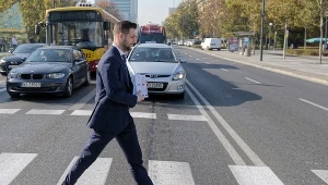 Kandydat Zjednoczonej Prawicy na prezydenta stolicy Patryk Jaki na ulicach Warszawy