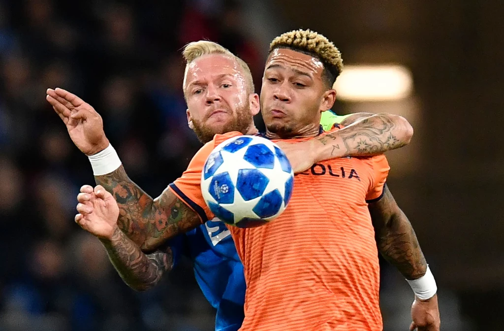 Polskiego bramkarza niepokoił będzie m.in. Memphis Depay (na pierwszym planie) Polskiego bramkarza niepokoił będzie m.in. Memphis Depay (na pierwszym planie)