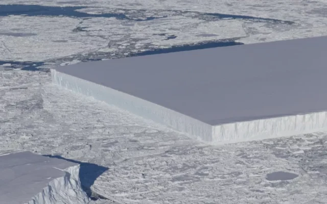 Góra nie została jeszcze dokładnie zmierzona, lecz naukowcy szacują, że ma około 1,6 kilometra szerokości Góra nie została jeszcze dokładnie zmierzona, lecz naukowcy szacują, że ma około 1,6 kilometra szerokości