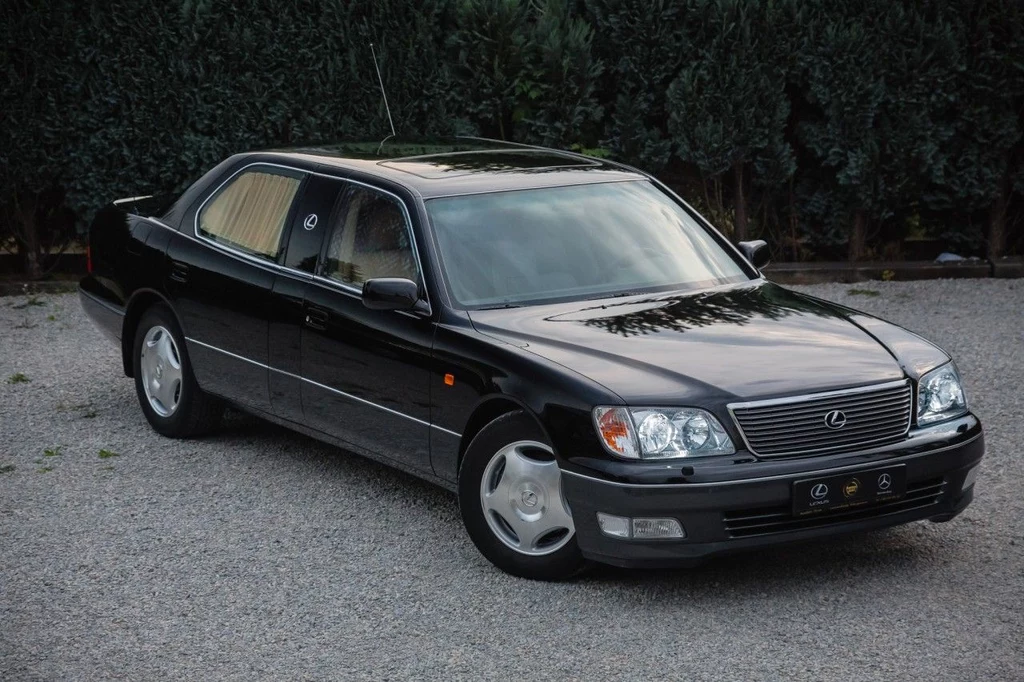 Lexus LS 400