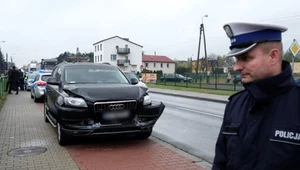 Rozbite rządowe Audi Q7, które najechało na inny pojazd z kolumny