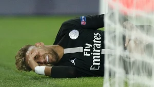 Neymar po tym, jak kopnął go Edinson Cavani