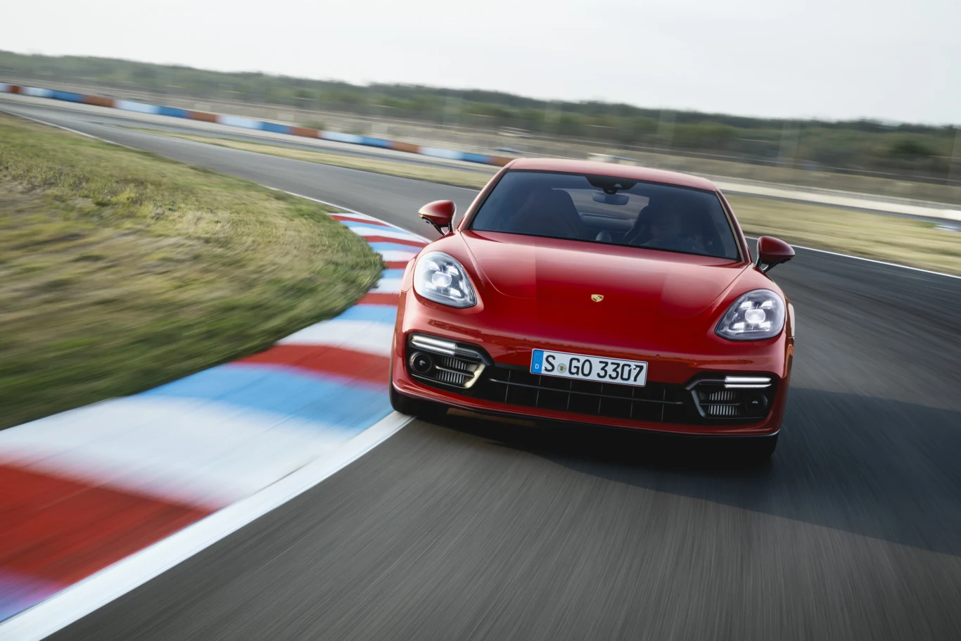 Porsche Panamera GTS i Panamera GTS Sport Turismo. Premiera w Bahrajnie