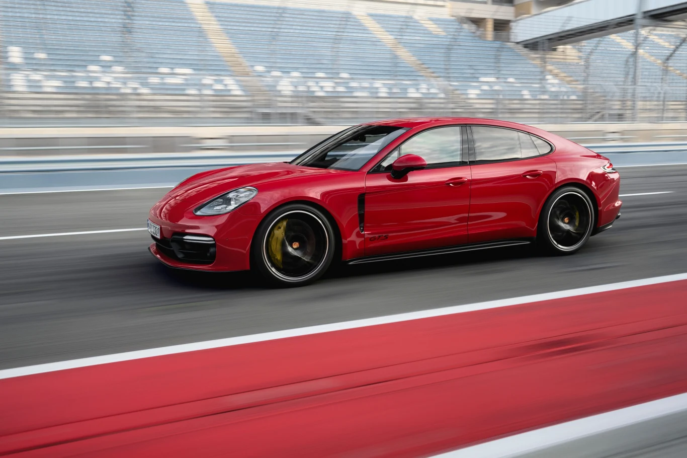 Porsche Panamera GTS i Panamera GTS Sport Turismo. Premiera w Bahrajnie