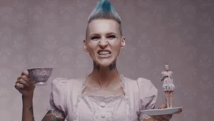 Agnieszka Chylińska w teledysku "Mam zły dzień"