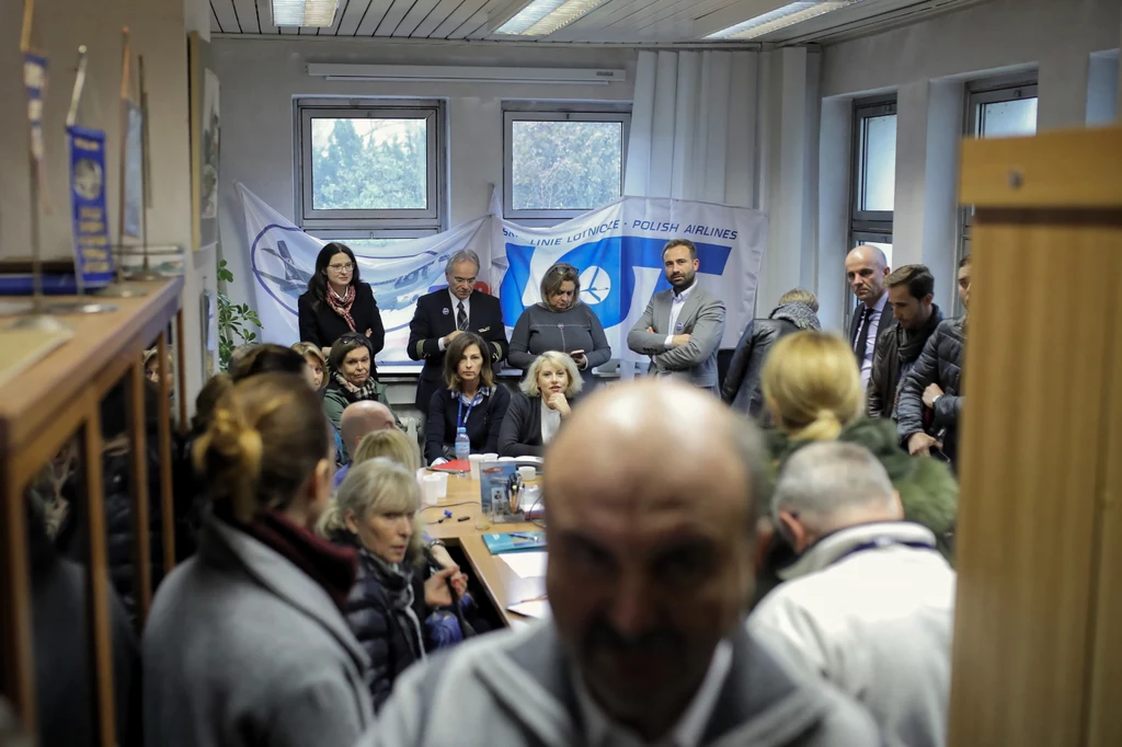 Przedstawiciele związkowców podczas przerwy w negocjacjach Przedstawiciele związkowców podczas przerwy w negocjacjach