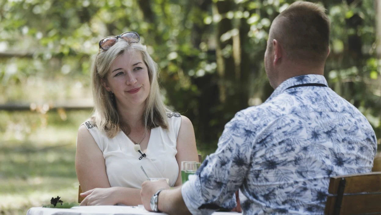Również Łukasz pożegnał się z jedną z kandydatek. Podczas randki powiedział Iwonie, że trudno byłoby mu się z nią porozumieć. Jednak okazało się, że i kobieta czuje się w jego towarzystwie niekomfortowo.