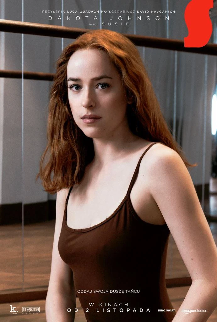 Dakota Johnson na plakacie reklamującym horror "Suspiria"