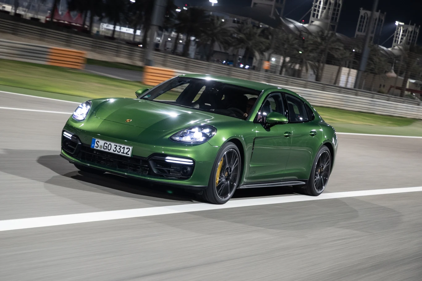 Porsche Panamera GTS i Panamera GTS Sport Turismo. Premiera w Bahrajnie