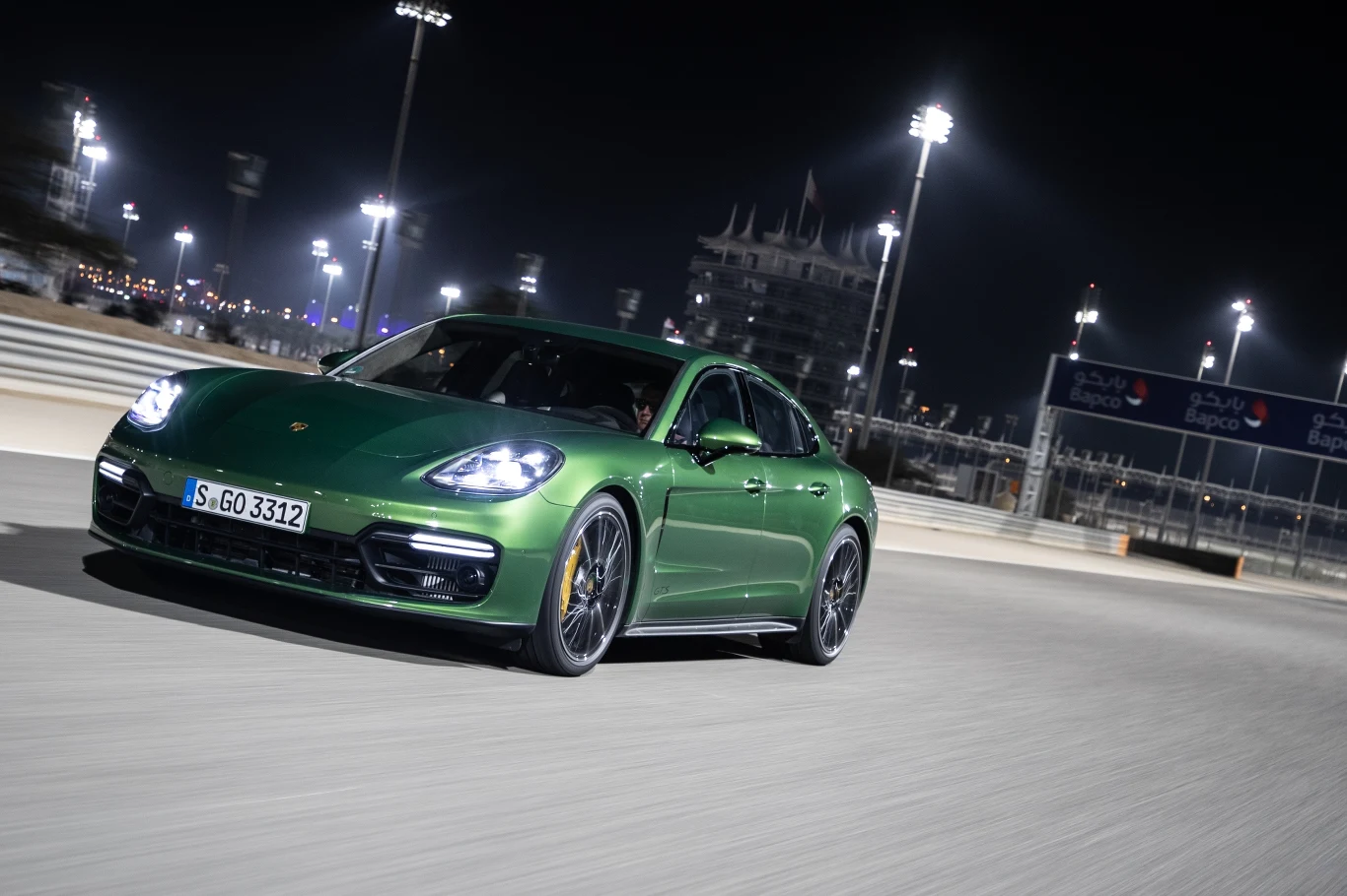 Porsche Panamera GTS i Panamera GTS Sport Turismo. Premiera w Bahrajnie