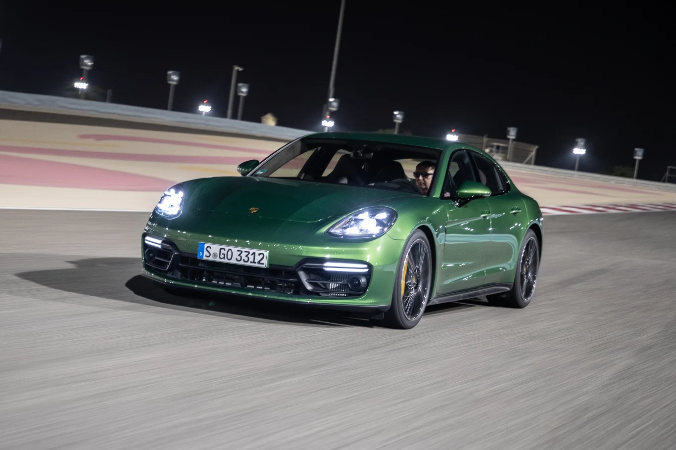Porsche Panamera GTS i Panamera GTS Sport Turismo. Premiera w Bahrajnie