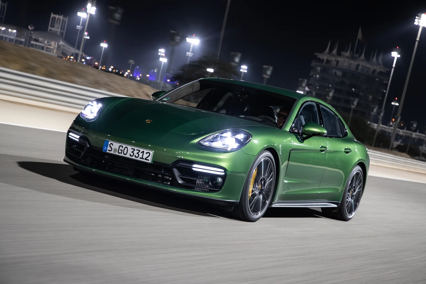 Porsche Panamera GTS i Panamera GTS Sport Turismo. Premiera w Bahrajnie