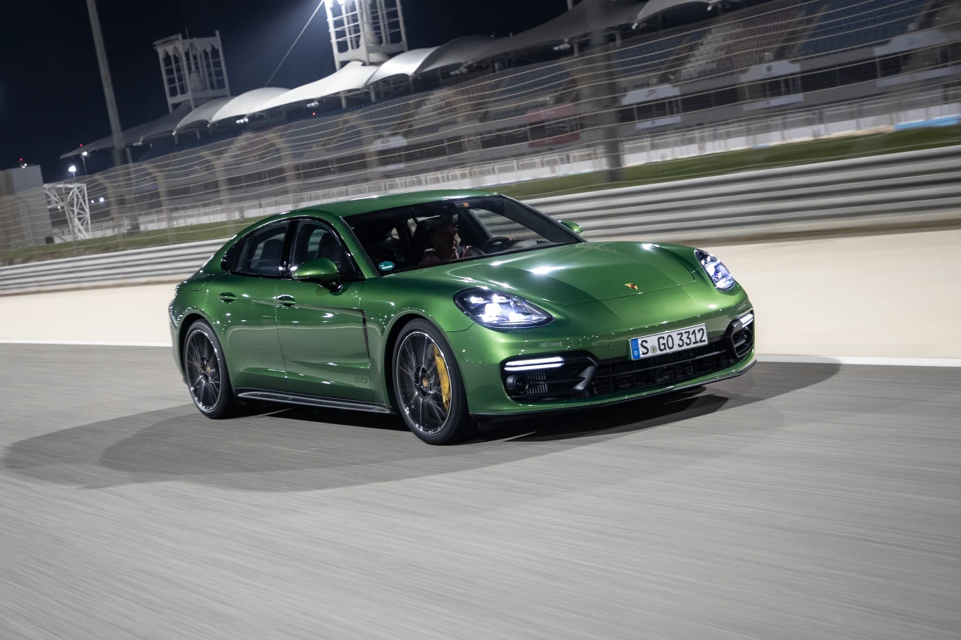 Porsche Panamera GTS i Panamera GTS Sport Turismo. Premiera w Bahrajnie