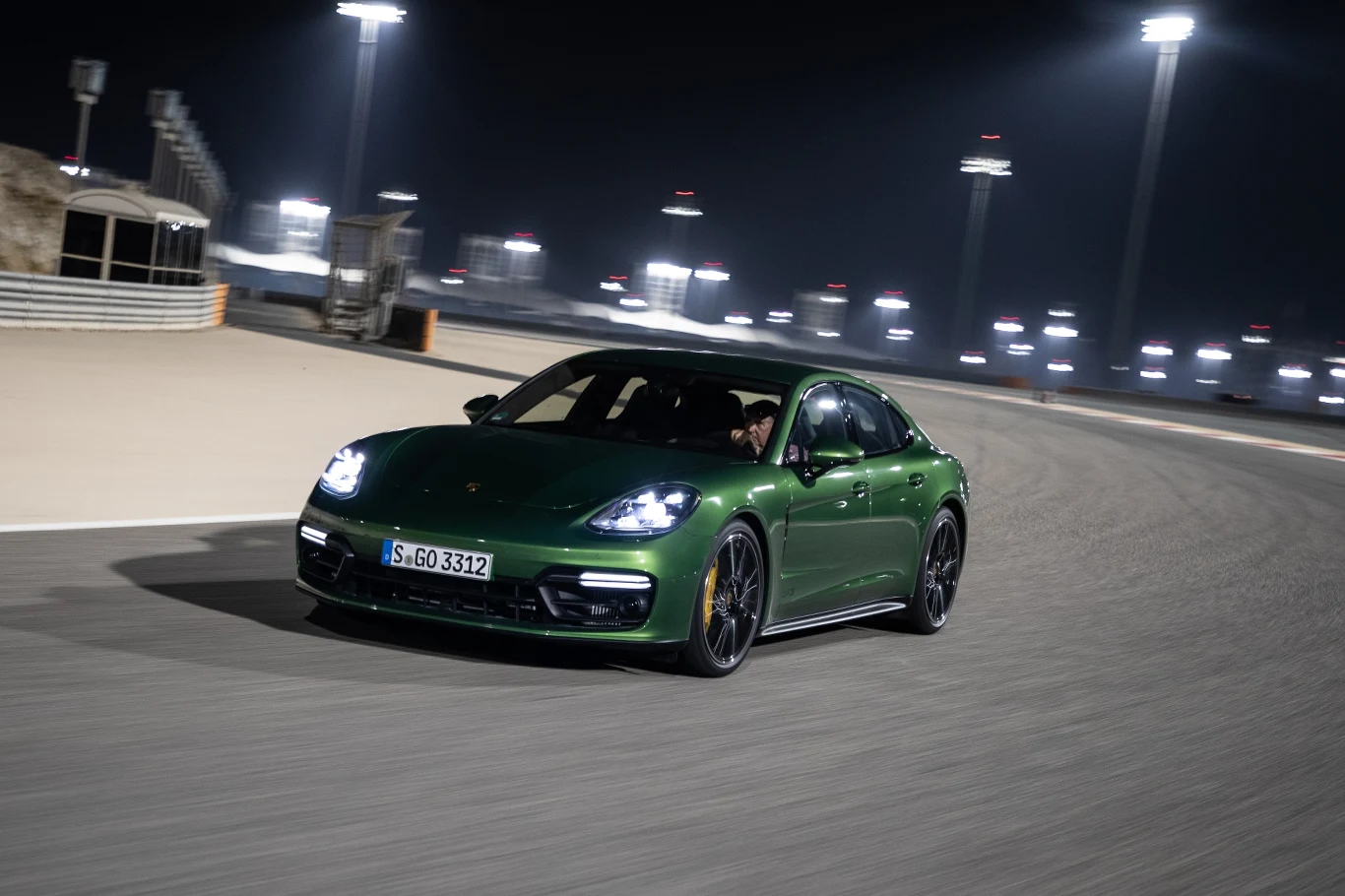 Porsche Panamera GTS i Panamera GTS Sport Turismo. Premiera w Bahrajnie