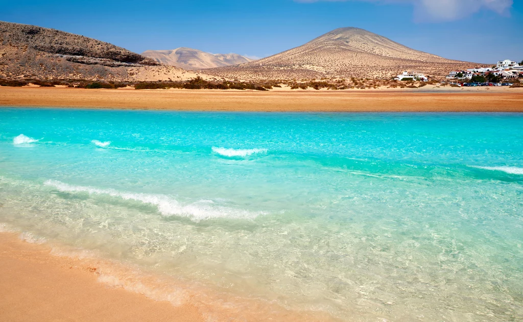 Fuerteventura - tutaj średnia temperatura w październiku wynosi ok. 26 stopni