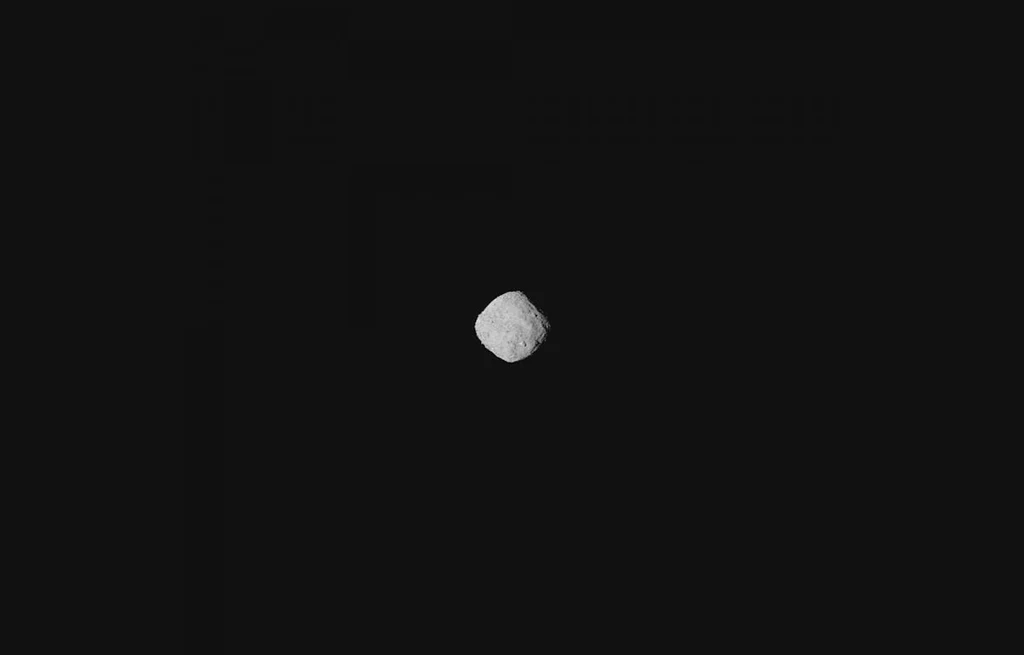 Pierwsze spojrzenie na planetoidę Bennu Pierwsze spojrzenie na planetoidę Bennu