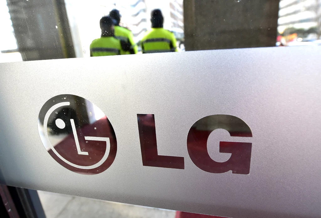 LG - gigant rynku produkcji wyświetlaczy - planuje prezentację elastycznego smartfonu