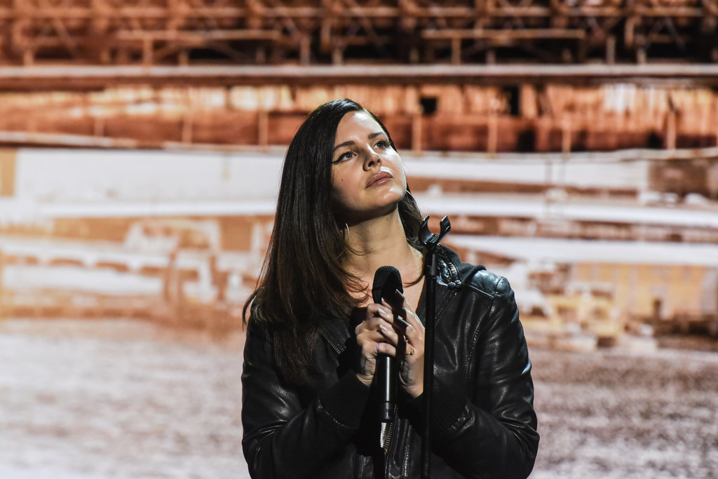 Lana Del Rey na premierze nowych produktów firmy Apple