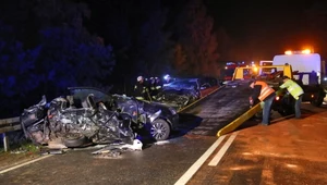 W tym zderzeniu dwóch samochodów zginęły trzy osoby, dwie zostały ranne