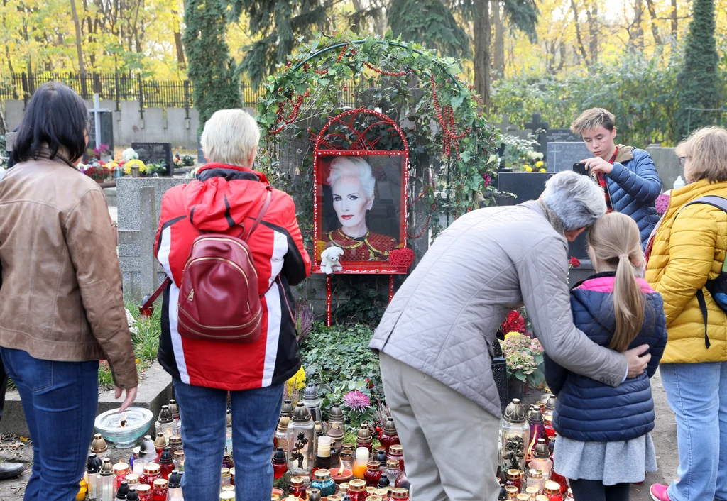 Grób Kory na Powązkach 1 listopada 2018 r.