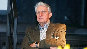 Bogusław Wołoszański chętnie jeździ na rowerze i nartach, zajmuje się ogrodem albo strzela z pistoletu