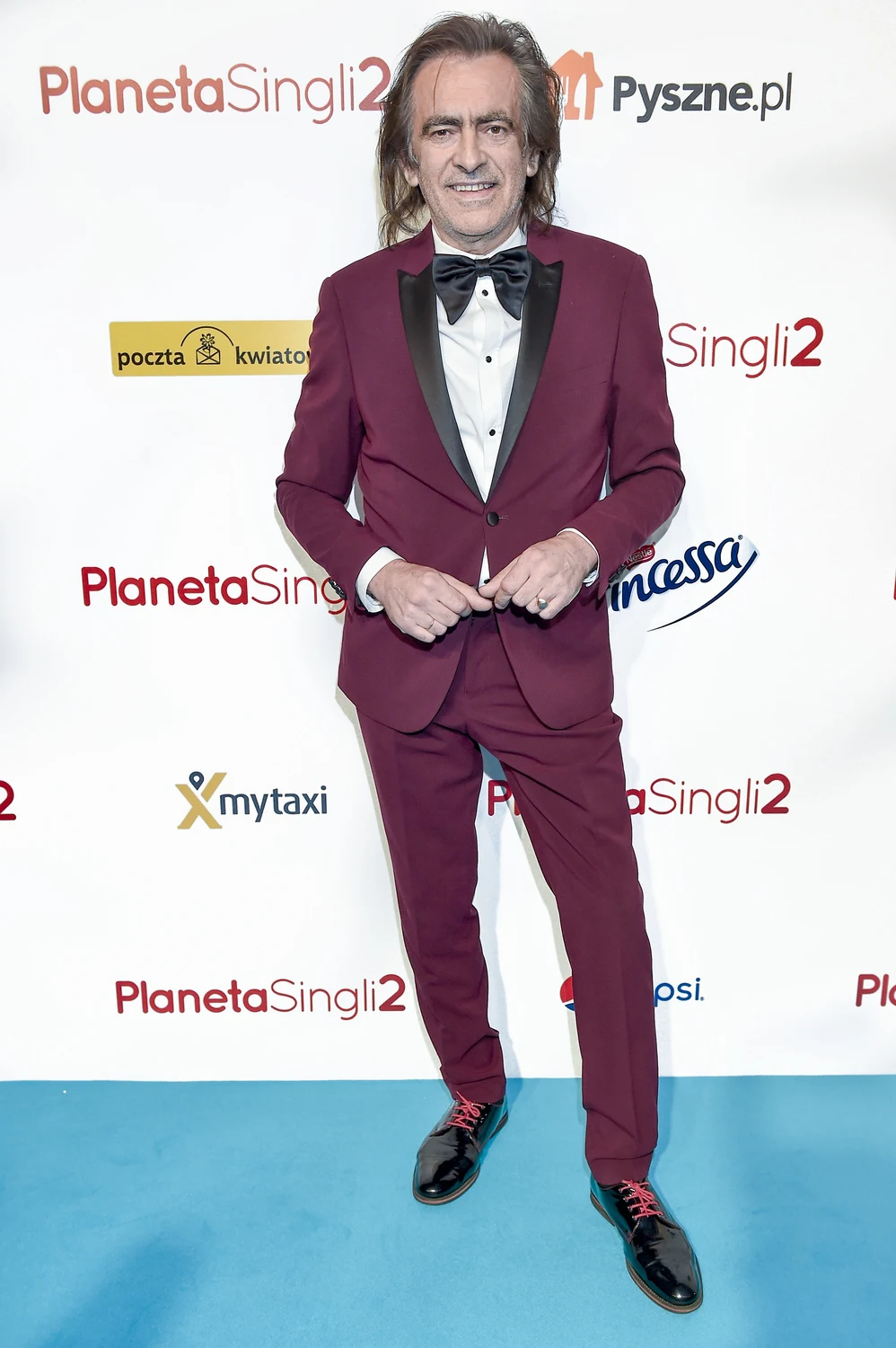 Witold Paszt pojawił się w eleganckim bordowym garniturze Witold Paszt pojawił się w eleganckim bordowym garniturze