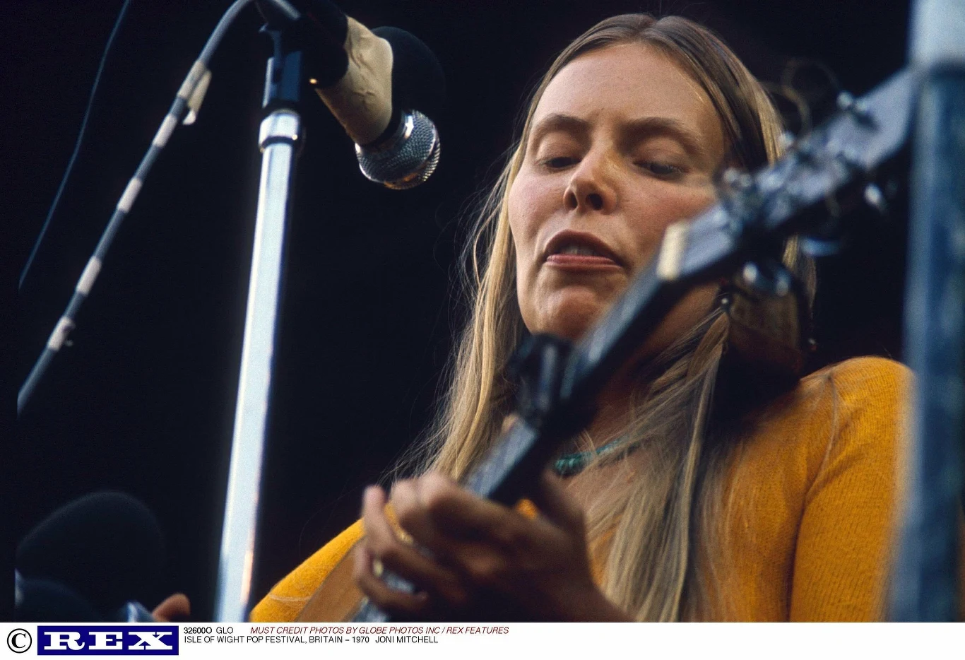 Do największych przebojów Joni Mitchell należą "Big Yellow Taxi", "Both Sides Now" i "Woodstock"