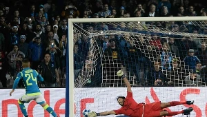 Gianluigi Buffon w akcji. Nie obronił tylko karnego.