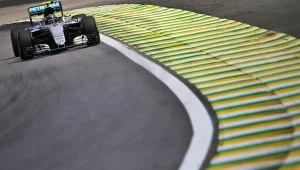 Nico Rosberg pokonał Lewisa Hamiltona podczas sesji treningowej na torze Interlagos