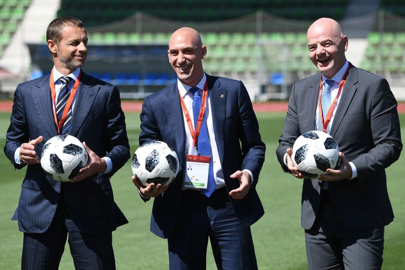 Aleksander Ceferin (UEFA), szef federacji hiszpańskiej Luis Rubiales i prezydent FIFA Gianni Infantino