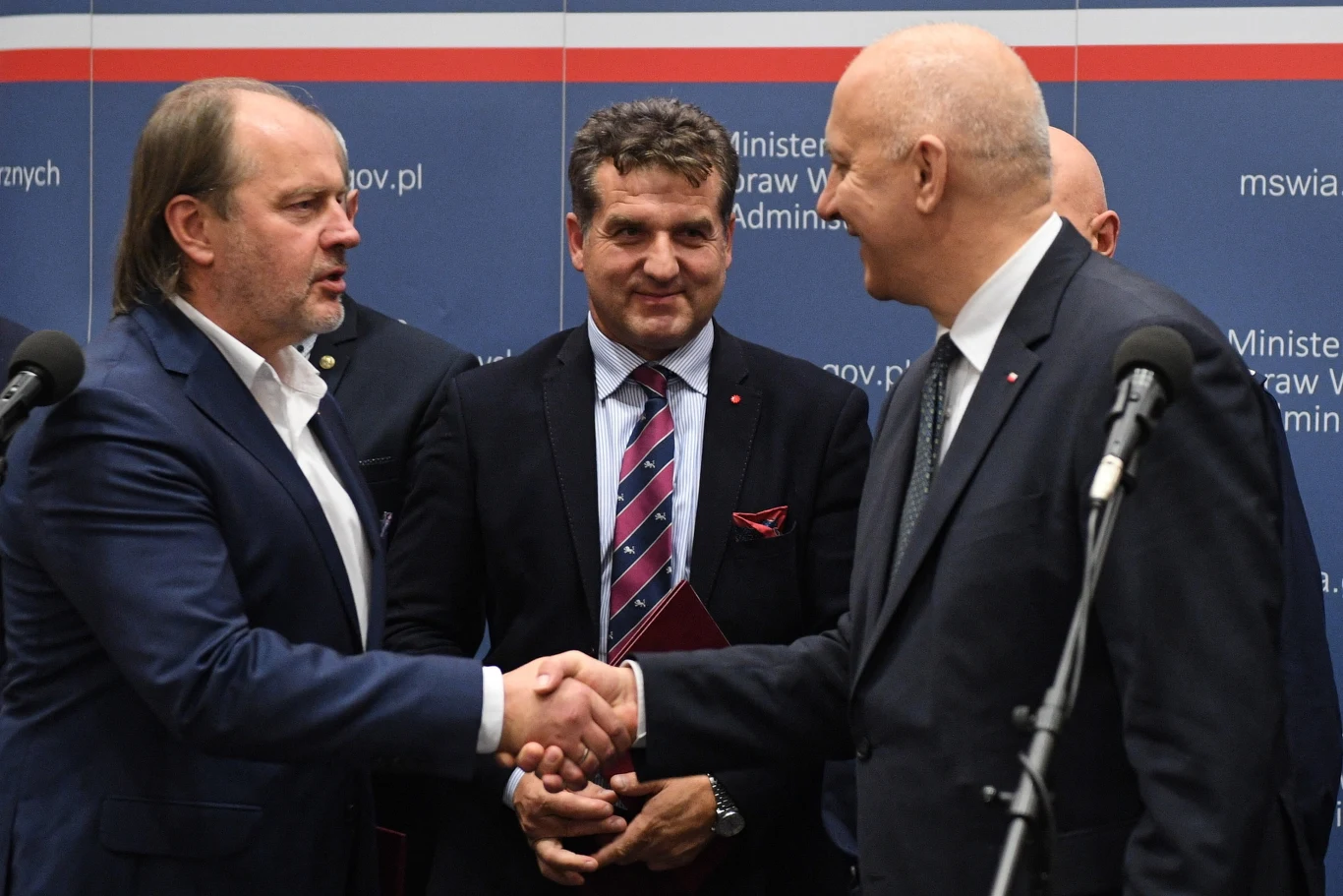 Szef MSWiA Joachim Brudziński oraz przewodniczący Zarządu Głównego NSZZ Policjantów Rafał Jankowski Szef MSWiA Joachim Brudziński oraz przewodniczący Zarządu Głównego NSZZ Policjantów Rafał Jankowski