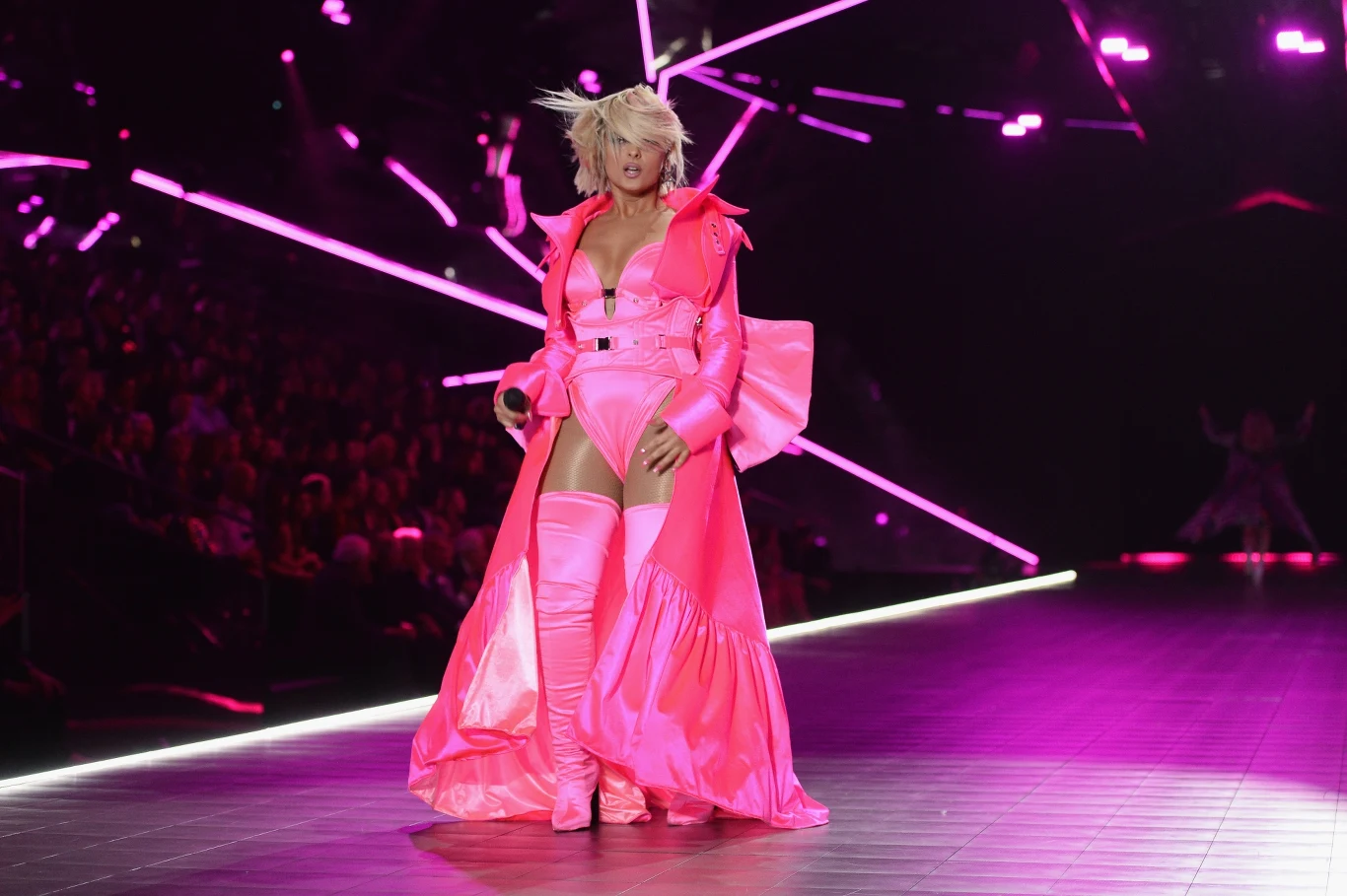 Bebe Rexha na pokazie Victoria's Secret 2018