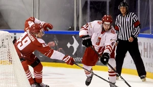 Mateusz Gościński (C) i Mathias Rondbjerg (L) z Danii. Polacy prowadzili 1-0.