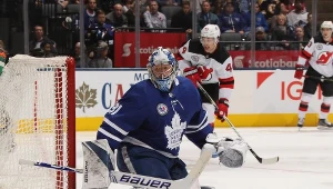  Frederik Andersen #31 z Toronto Maple Leafs w meczu z New Jersey Devils