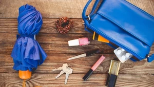 Niezbędna kosmetyczka – czego nie powinno zabraknąć w twojej torebce? 