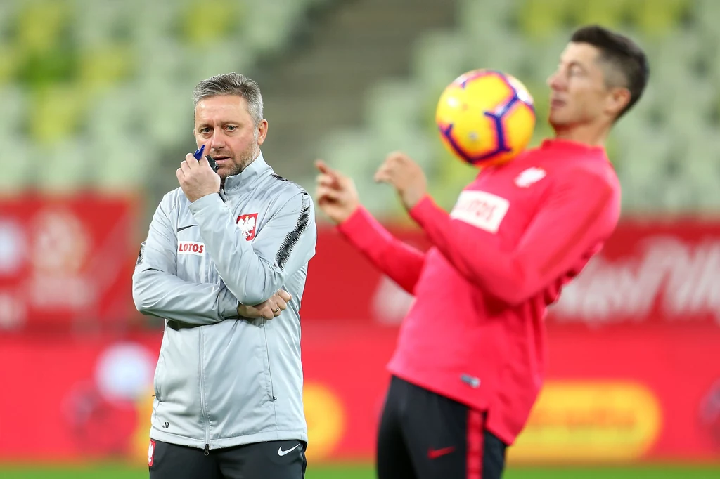 Trener Jerzy Brzęczek i Robert Lewandowski