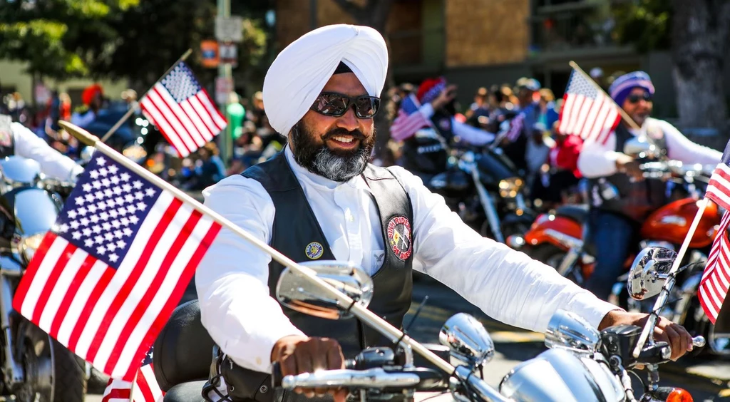 Turban nie oznacza bycia Talibem. Sikhowie na motocyklach ewangelizują Amerykę, niosąc dobrą nowinę