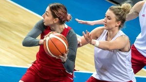 Roksana Schmidt (z prawej)