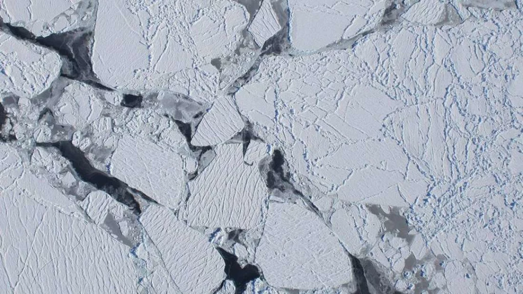 Plama gorąca doprowadziła do topnienia lodu Antarktydy
