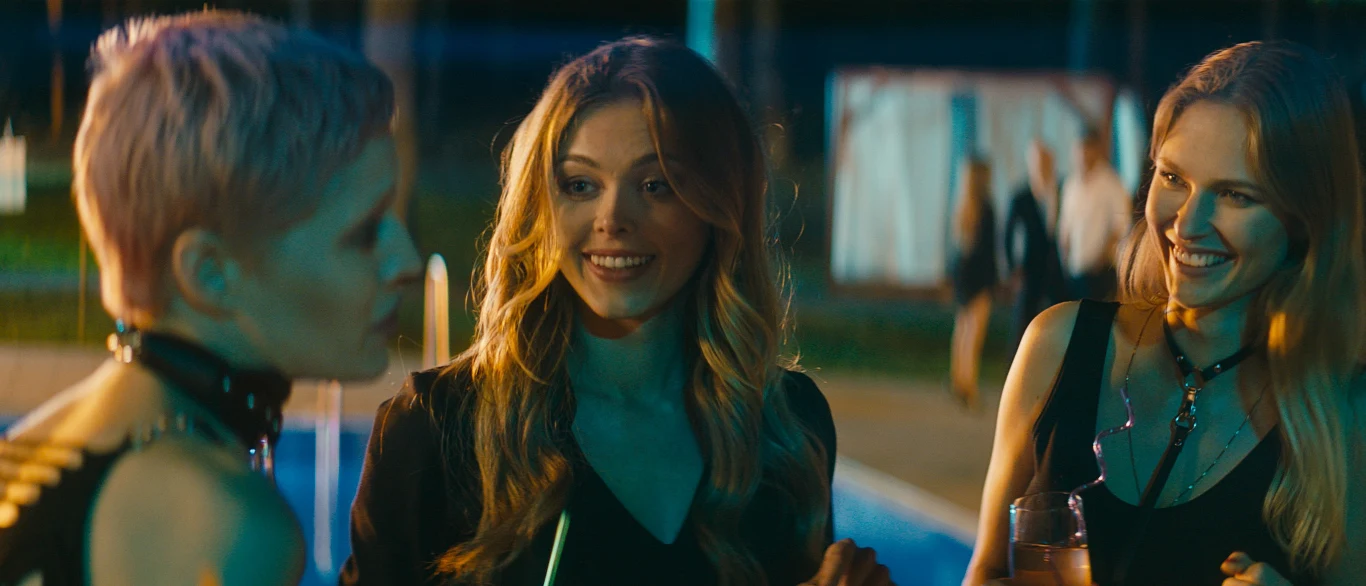 W pozostałych rolach wystąpili m.in.: "Królowa Polskiego Driftu" Karolina Pilarczyk - nagradzana uczestniczka międzynarodowych wyścigów samochodowych oraz Marcin "Różal" Różalski - popularny zawodnik KSW, mistrz wagi ciężkiej z 2017 roku.