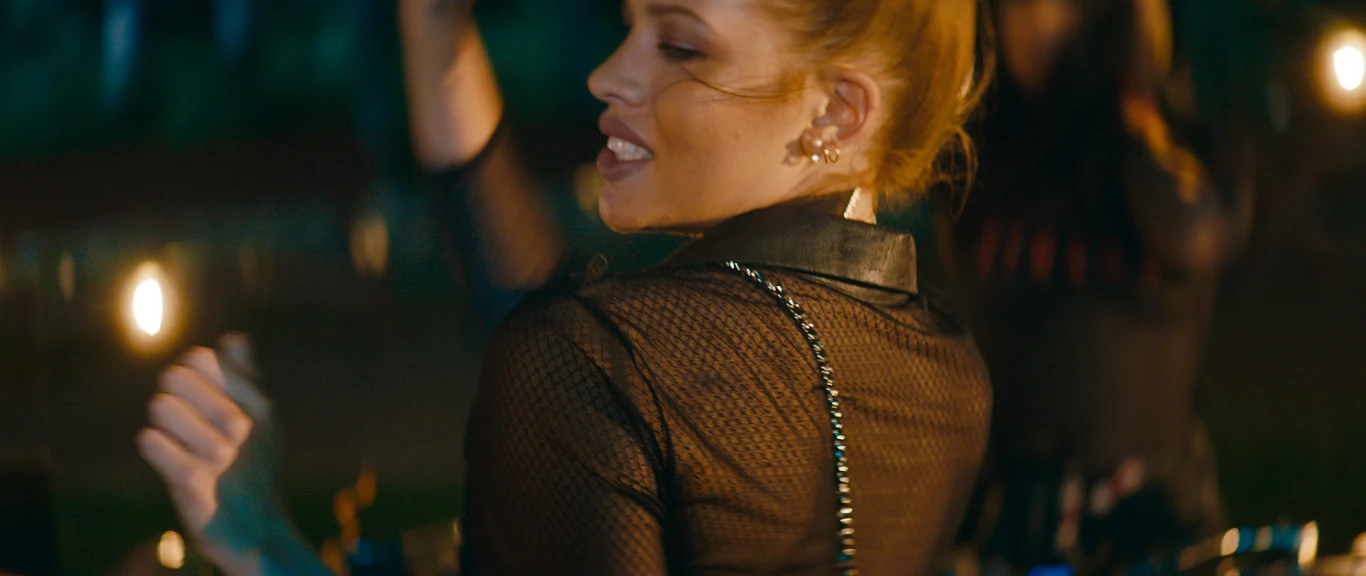 Wkrótce na jaw wychodzi jednak prawdziwa tożsamość dziewczyny. Od tego momentu życie Kuby znajdzie się w wielkim niebezpieczeństwie.